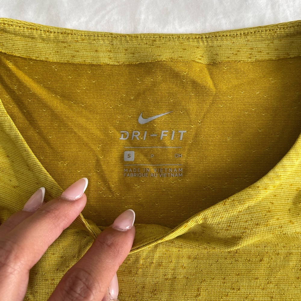 NIKE Yellow Dry-Fit T-shirt - Picture 5 of 6